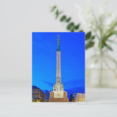 Carte Postale Le monument de la liberté (Debout devant)