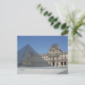 Carte Postale Le musée du Louvre (Debout devant)