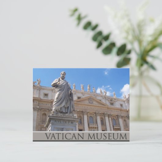 Carte Postale Le musée du Vatican (Debout devant)