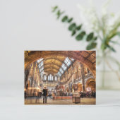 Carte Postale Le Natural History Museum, Londres (Debout devant)