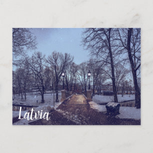 Carte Postale Le parc de la ville enneigé en hiver le soir