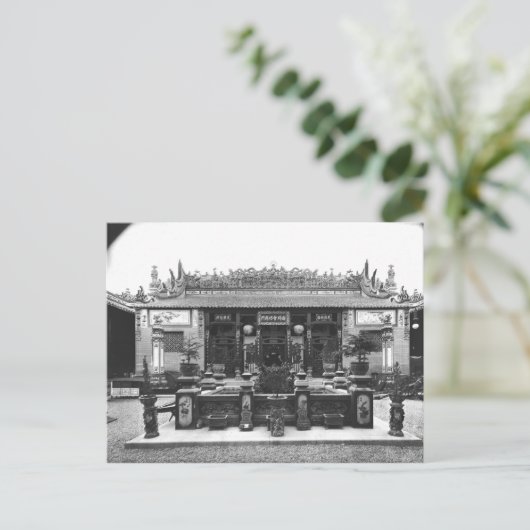 Carte Postale Le Pavillon chinois (Debout devant)