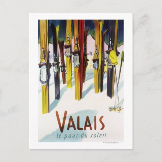 Carte Postale Le pays du soleil - Skis debout dans la neige (Devant)