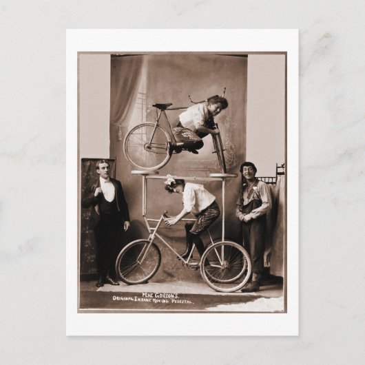 Carte Postale Le piédestal fou original de Mae Gordon (Devant)