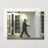 Carte Postale Le président Barack dans une profonde réflexion su (Devant / Derrière)