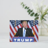 Carte Postale Le président Donald Trump (Debout devant)