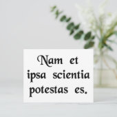 Carte Postale Le savoir est le pouvoir. (Debout devant)