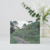 CARTE POSTALE LE SHIRE™ (Debout devant)