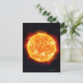 Carte Postale Le Soleil montrant des éruptions solaires contre u (Debout devant)