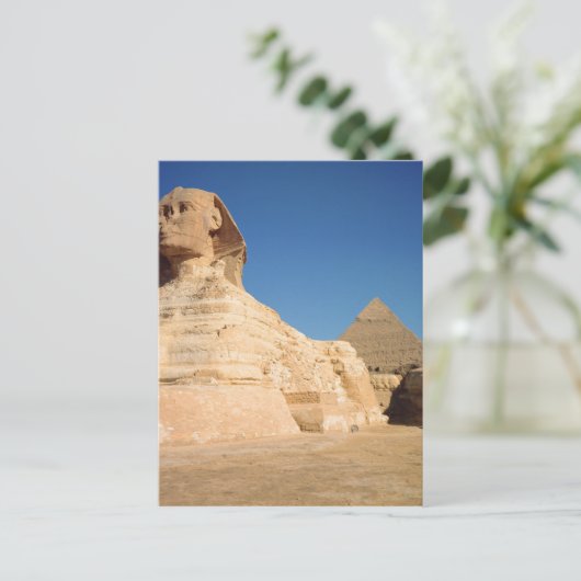 Carte Postale Le Sphinx et la Pyramide de Khafre, Gizeh (Debout devant)