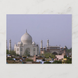 Carte Postale le Taj Mahal domine la ville d'Agra