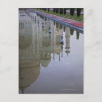le Taj Mahal parfaitement reflété dans le