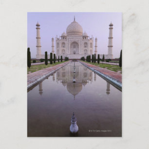 Carte Postale le Taj Mahal se reflète parfaitement dans la pisci
