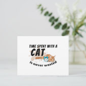 Carte Postale Le temps passé avec un chat n'est jamais perdu. (Debout devant)