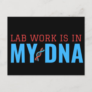 CARTE POSTALE LE TRAVAIL DE LABO EST DANS MON ADN
