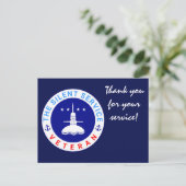 Carte Postale Le vétéran élégant du service silencieux (Debout devant)