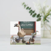 Carte Postale L'école est dehors, petits colliers avec l'enseign (Debout devant)