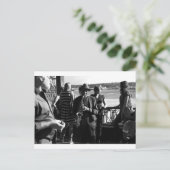 Carte Postale Lecteur saxophone (Debout devant)