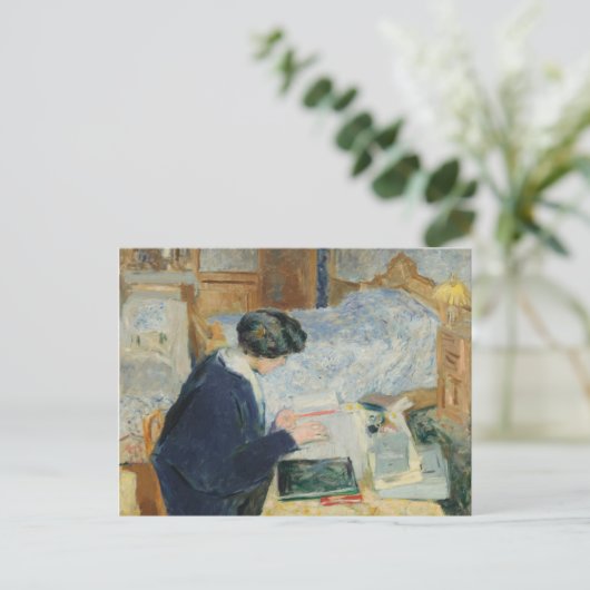 Carte Postale Lecture À Côté De Son Lit (Debout devant)