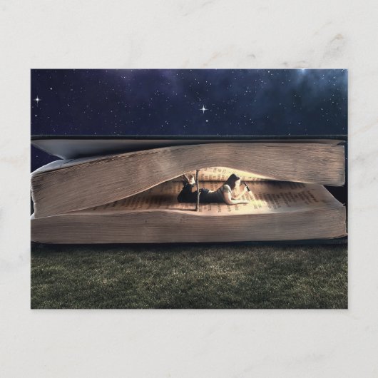 Carte Postale Lecture de femme à l'intérieur de livre la nuit (Devant)