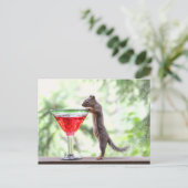 Carte Postale L'écureuil boit un cocktail (Debout devant)