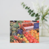 Carte Postale légumes au marché de la Provence (Debout devant)
