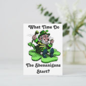 Carte Postale Leprechaun Assis Sur Un Shamrock (Debout devant)
