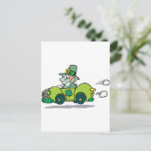 Carte Postale Leprechaun Conduit Une Voiture Verte (Debout devant)