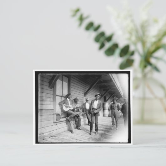 Carte Postale Les Afro-Américains attendent le bateau c1902 (Debout devant)