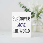 Carte Postale Les chauffeurs de bus déplacent le monde (Debout devant)