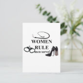 CARTE POSTALE LES FEMMES AU POUVOIR SERVENT (Debout devant)