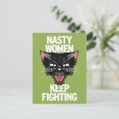 Carte Postale Les femmes malveillantes continuent à combattre la (Debout devant)