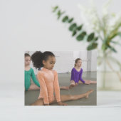 Carte Postale Les filles s'étirant en gymnastique (Debout devant)