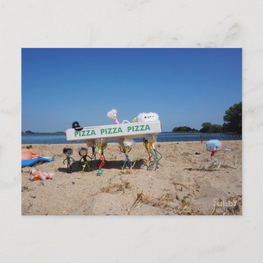 Carte Postale Les Fubby qui volent une pizza sur la plage. (Devant)