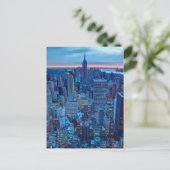 Carte Postale Les gratte-ciel de Manhattan sont éclairés (Debout devant)