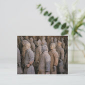 Carte Postale Les guerriers de Terra Cotta dans l'empereur Qin S (Debout devant)