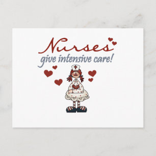 Carte Postale Les infirmières donnent des t-shirts et des cadeau