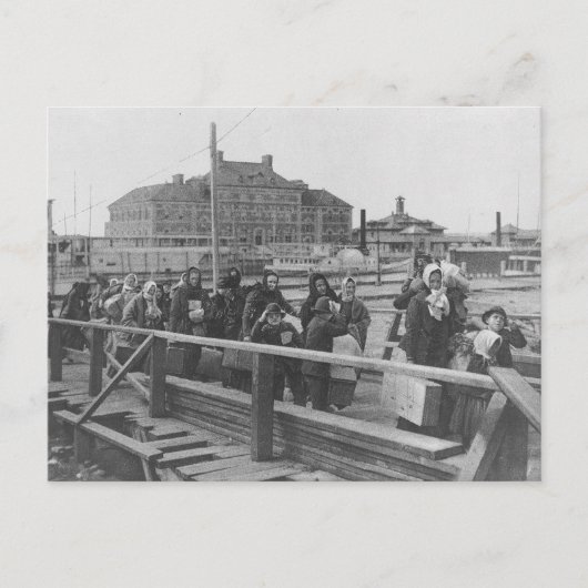 Carte Postale Les nouveaux immigrants débarquent à Ellis Island  (Devant)