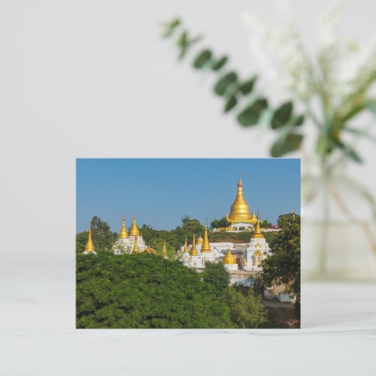 Carte Postale Les Pagodes de Mandalay (Debout devant)