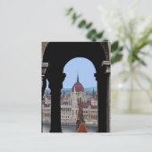 Carte Postale Les parlements hongrois "dans le cadre" ! (Debout devant)