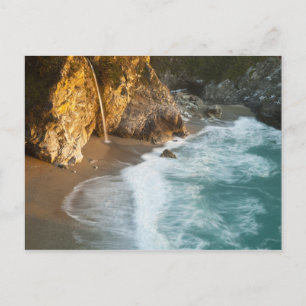 Carte Postale Les Pittoresques McWay Falls tombent sur la plage.