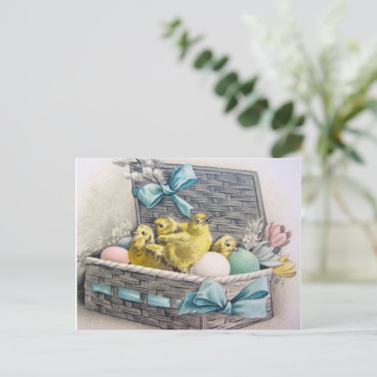 Carte Postale Les poulets en basket with eggs and flowers (Debout devant)