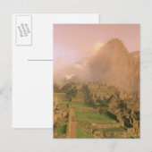 Carte Postale Les ruines incanes à la base de Machu Picchu dans (Devant / Derrière)