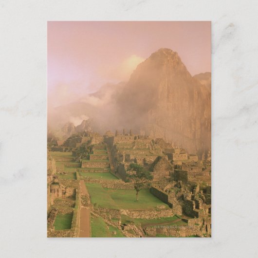 Carte Postale Les ruines incanes à la base de Machu Picchu dans (Devant)