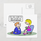 Carte Postale Les textes de filles tandis que le gars propose. (Devant / Derrière)