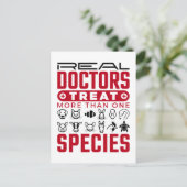 Carte Postale Les vrais médecins traitent plus d'une espèce Vété (Debout devant)