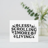 Carte Postale Less scrolling more living mindfulness quotes (Debout devant)