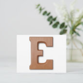 Carte Postale Lettre E en chocolat (Debout devant)