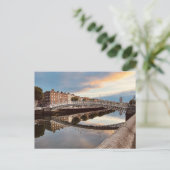 Carte Postale Lever d'automne au pont Ha'Penny à Dublin (Debout devant)