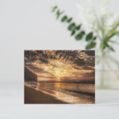 Carte Postale Lever de soleil époustouflant sur la plage (Debout devant)